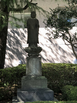 东京浅草寺内的日式佛塔