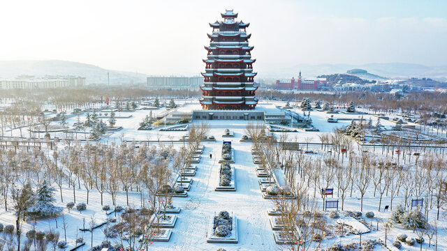 山东枣庄山亭区翼云阁广场雪景