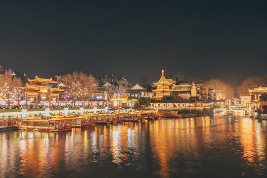 江苏南京秦淮河岸中式建筑夜景