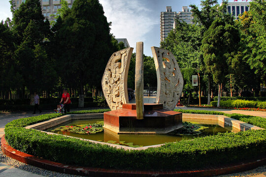 郑州紫荆山公园雕塑