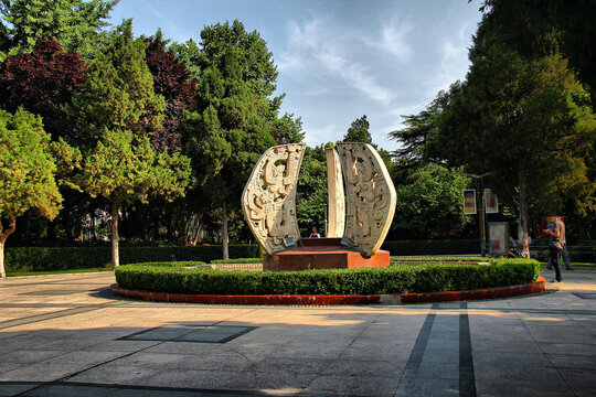 郑州紫荆山公园雕塑