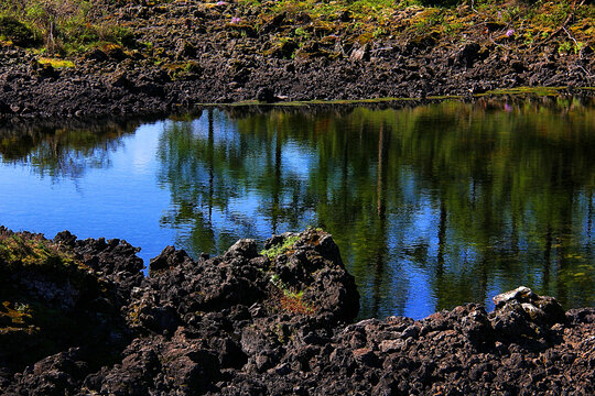 阿尔山火山岩火山口湖