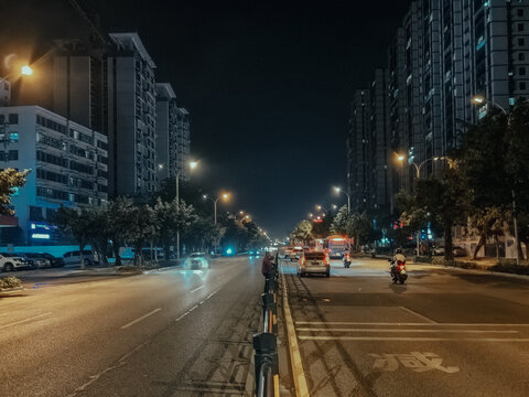 夜晚马路