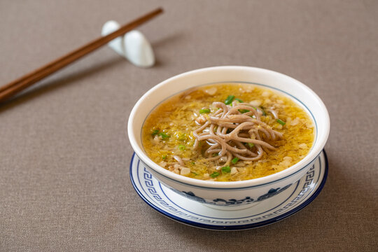 荞面酸菜饸饹