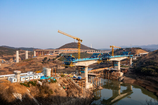 沪渝蓉高铁建设工地湖北荆门段