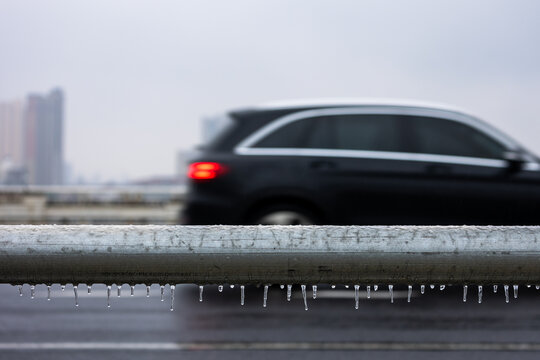 2024冰雨天户外事物结冰特写