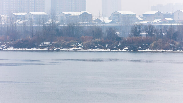 2024年春节常德沅江河堤雪景