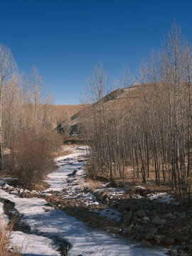 山村小河