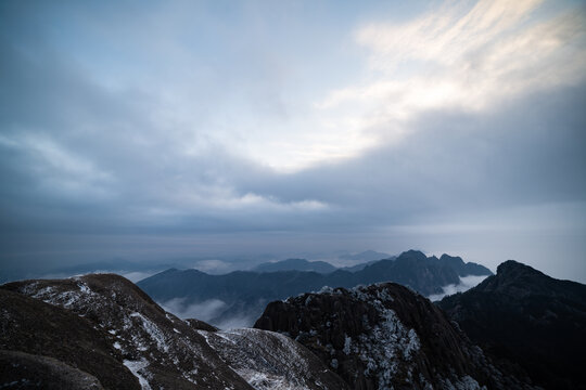 游黄山景区到山顶看日出