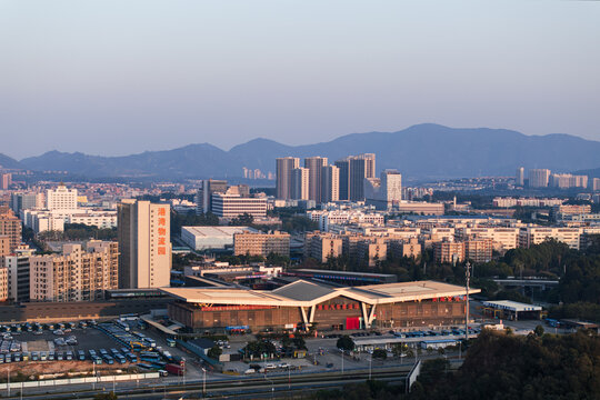 东莞厚街汽车站龙年新年春节城市