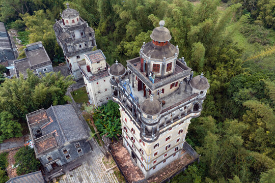 航拍广东开平碉楼村落马降龙风景