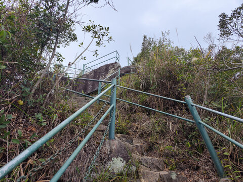 信宜石根山登山路