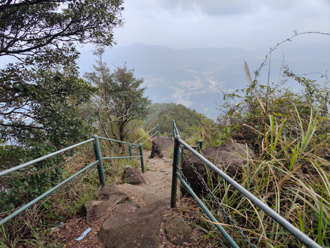 信宜石根山登山路