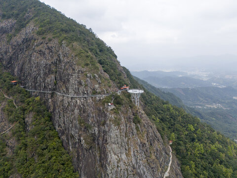 信宜石根山玻璃栈道航拍图