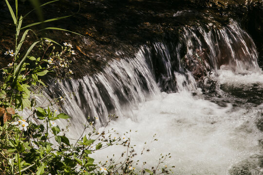 小溪流水