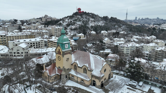 青岛基督教堂冬季雪景