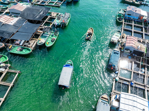 海南陵水新村港疍家鱼排