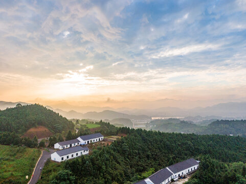 山村梯田风光