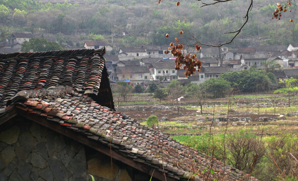 雨补鲁天坑风光