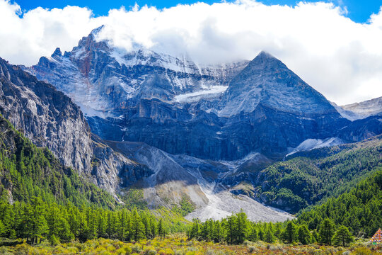 稻城亚丁景区雪山