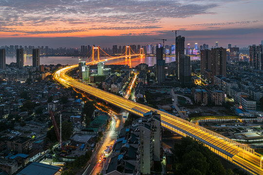 武汉鹦鹉洲长江大桥夜景