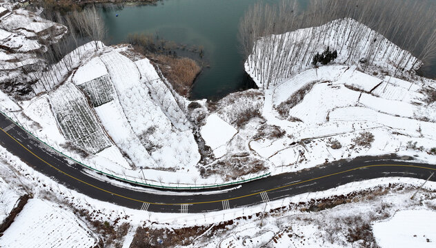 山东枣庄山亭区翼云湖雪景