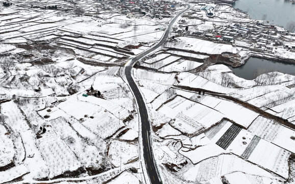 山东枣庄山亭区翼云湖雪景