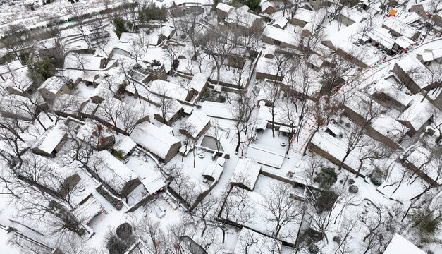 山东枣庄山亭区兴隆庄石板房雪景