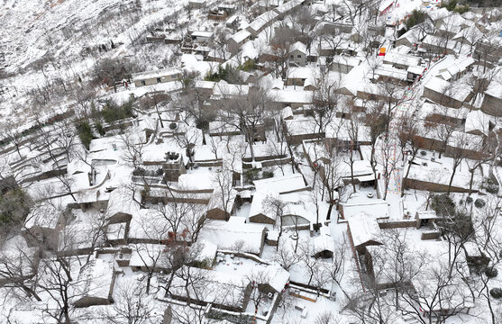 山东枣庄山亭区兴隆庄石板房雪景