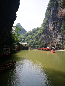 湖水矿洞