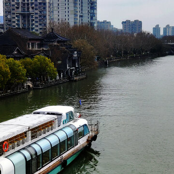 雨天的拱宸桥