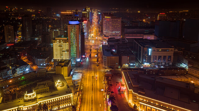 龙年春节里的中国长春城区夜景