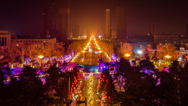 龙年春节里的中国长春城区夜景