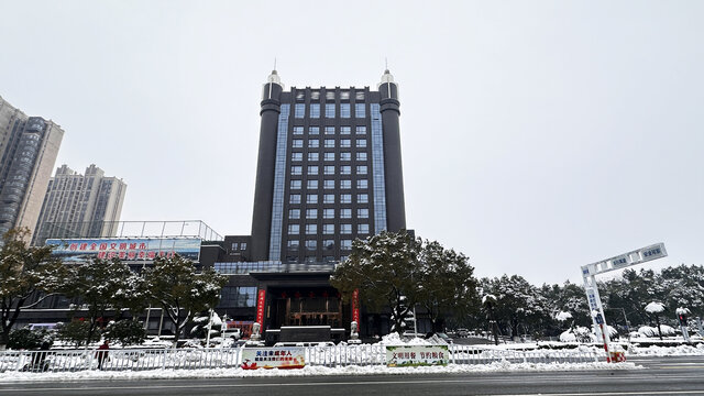 城市雪景