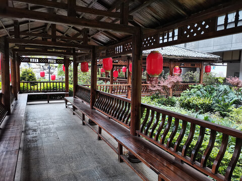 中国古典园林建筑木质走廊