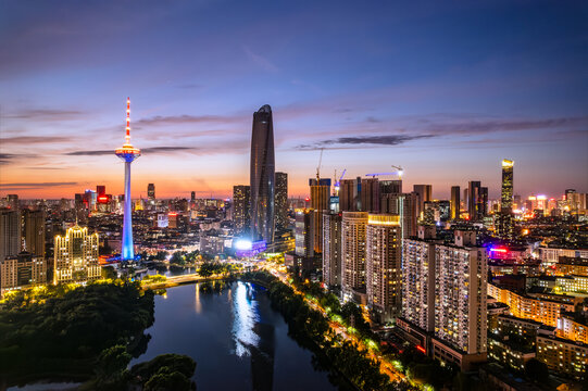 中国辽宁沈阳青年公园彩电塔夜景