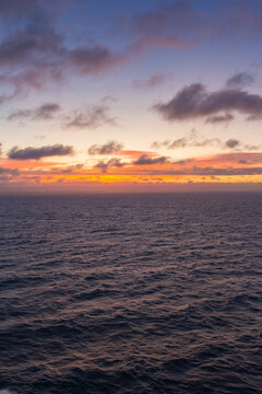 海洋加的斯湾晚霞日落