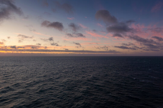 海洋加的斯湾晚霞日落