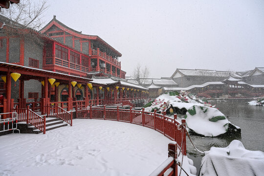 开封清明上河园大雪建筑灯笼雪景