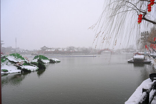 开封清明上河园大雪建筑灯笼雪景