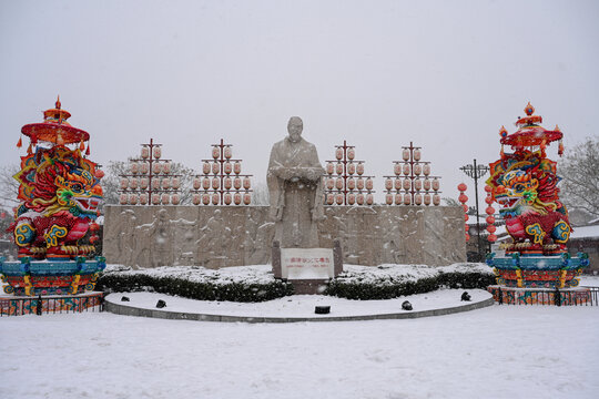 开封清明上河园大雪建筑灯笼雪景