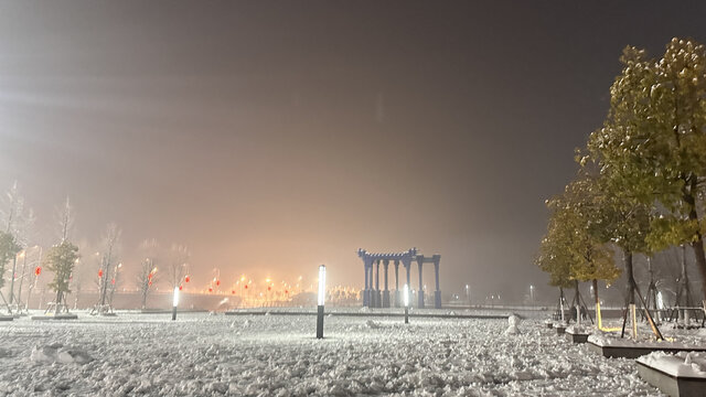 夜晚雪景