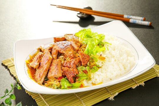 黑胡椒牛排拌饭