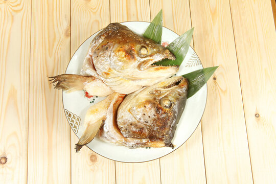 日式烤三文鱼头