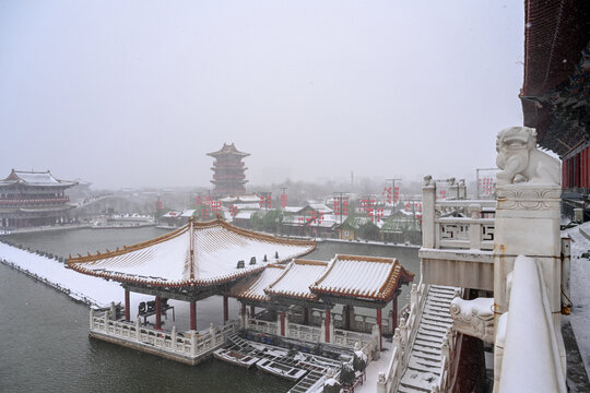 开封清明上河园大雪建筑灯笼雪景