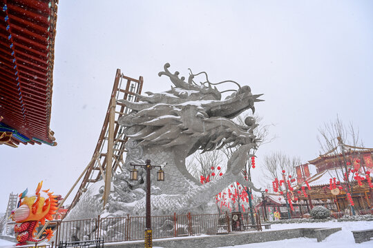 开封清明上河园大雪建筑灯笼雪景