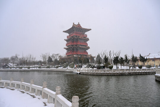 开封清明上河园大雪建筑灯笼雪景