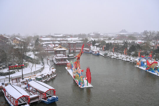 开封清明上河园大雪建筑灯笼雪景