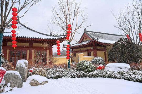 开封清明上河园大雪建筑灯笼雪景