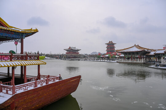 开封清明上河园大雪建筑灯笼雪景